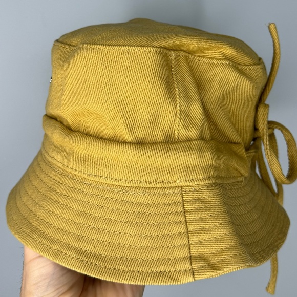JACQUEMUS
Beige Le Raphia 'Le Bob Gadjo'
Bucket Hat
Size 58cm - Picture 4 of 6